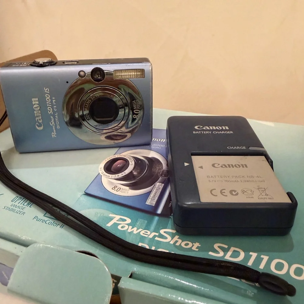 Canon PowerShot SD1100 IS Digital Camera - Blue